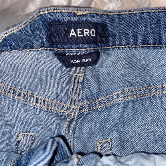 Light Washed Ripped Jeans - Picture 5 of 9